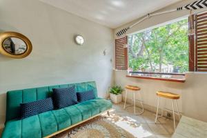 The lookout Lux Spa, Heart of Port Douglas MK的休息区