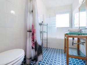 Kúpeľňa v ubytovaní Appart 3P pour 4, plage à 20m, wifi, balcon - FR-1-477-225