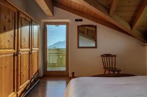 A bed or beds in a room at Agritur Cristina