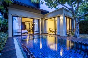 Bazén v ubytování TUI BLUE The Passage Samui Pool Villas with Private Beach Resort nebo v jeho okolí