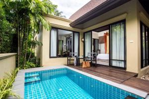 Bazén v ubytování TUI BLUE The Passage Samui Pool Villas with Private Beach Resort nebo v jeho okolí + 37 fotografií