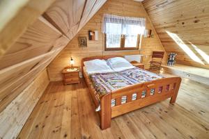 a bedroom with a bed in a wooden cabin at Domek Eva - Polanica Zdrój centrum in Polanica-Zdrój