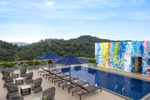Swimmingpoolen hos eller tæt på Radisson Hotel Kandy