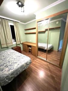 Postel nebo postele na pokoji v ubytování Centro Alicante apartamento entero