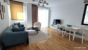TV a/nebo společenská místnost v ubytování Apartments LORA in Bonila