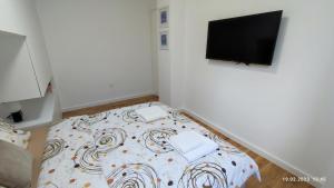 TV a/nebo společenská místnost v ubytování Apartments LORA in Bonila