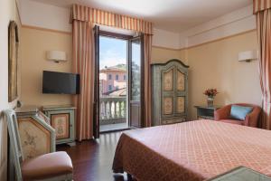 TV a/nebo společenská místnost v ubytování Hotel Parma e Oriente Wellness & Spa