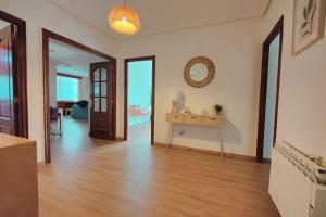 A kitchen or kitchenette at Céntrico, 100 metros de la playa, reformado,163 m2