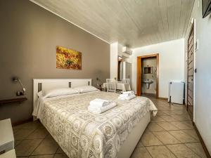 Postel nebo postele na pokoji v ubytování B&B Il Leccio