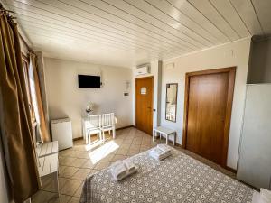 Postel nebo postele na pokoji v ubytování B&B Il Leccio