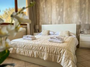 Postel nebo postele na pokoji v ubytování B&B Il Leccio