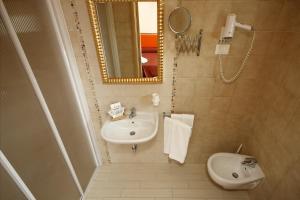 A bathroom at B&B Airone Cervia - Camere e Appartamenti