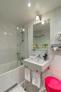 Ένα μπάνιο στο Hotel Lorette - Astotel