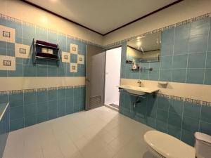 a bathroom with a toilet and a sink at Rose Garden Guest House Soi 88 Hua Hin in Hua Hin +86 photos