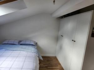 Postel nebo postele na pokoji v ubytování Jey's Flat