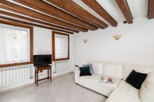 A seating area at Ca Giardini Apartments in Biennale by Bricola Apartments