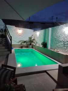 a swimming pool in a building with a green pool at Casa Rural Mijarra **** in Herrera del Duque