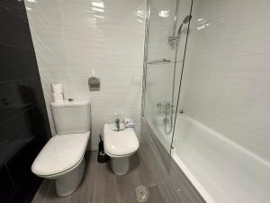 A bathroom at Excellent view Julia Még 32 kép