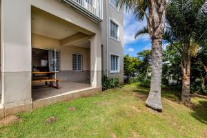 a house with a table and a palm tree at Modern Executive Unit in East London