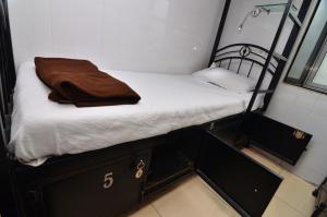 Postel nebo postele na pokoji v ubytování Shri Laxmi Lodge