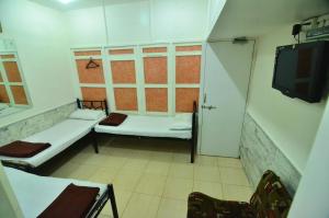 Postel nebo postele na pokoji v ubytování Shri Laxmi Lodge
