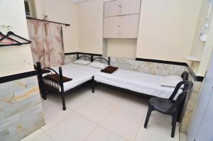 Postel nebo postele na pokoji v ubytování Shri Laxmi Lodge