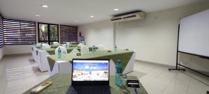 TV a/nebo společenská místnost v ubytování Hotel Club del Sol