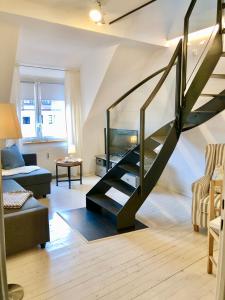 a living room with a spiral staircase in a living room at Ferienwohnung Ludwigstrasse in Nürnberg