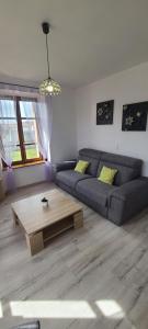 Część wypoczynkowa w obiekcie Appartement accueillant au cœur de La Margeride
