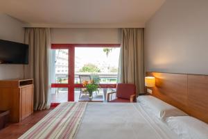 Кровать или кровати в номере Parador de Nerja