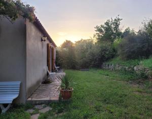 Ogród w obiekcie Maison dans la Provence Verte