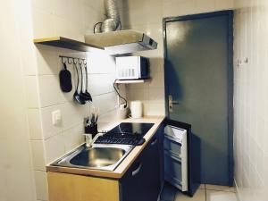 Kuchyňa alebo kuchynka v ubytovaní Maison de Longde-Appartement avec 2 chambres