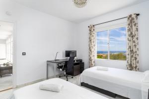 Postel nebo postele na pokoji v ubytování Villa Sabah by Costarentals - Ref 119