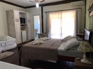Cama ou camas em um quarto em Pousada Terraço Penedo