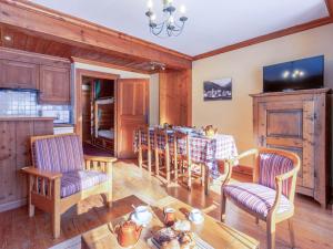 a kitchen and living room with a table and chairs at Appartement Val-d'Isère, 2 pièces, 6 personnes - FR-1-694-134 in Val-d'Isère