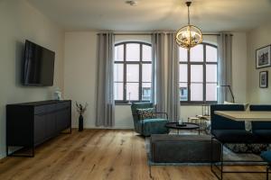 TV a/nebo společenská místnost v ubytování Suite Home Apartments