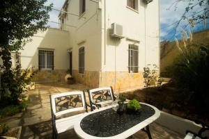 Κήπος έξω από το Tatiana's Garden House