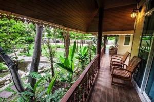 สวนหย่อมนอก Baan Nam Pen Resort