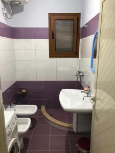 Um banheiro em Villa Muca Durres