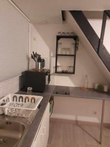Kuchyňa alebo kuchynka v ubytovaní Petit maison villageoise + 33 fotografií