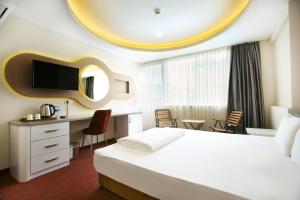 Ένα ή περισσότερα κρεβάτια σε δωμάτιο στο IS Hotel