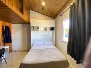 En eller flere senger på et rom på Casa Confortável