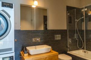 a bathroom with a sink and a shower and a toilet at sunrise2sunset in Arosa