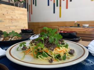 un plato de comida sentado en una mesa en Rainbow House Ha Giang, en Ha Giang