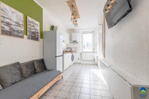 Kuchyňa alebo kuchynka v ubytovaní 3 APPTS - 3 à 7 lits - Parfait 6 à 10 pers - max 29 pers - 1 immeuble - Convivialité, Rentabilité ------ ENGLISH - 3 APTS - 3 to 7 beds - Ideal for 6 to 10 guests - Up to 29 - Same building -- Cattenom
