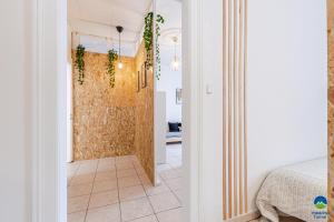 Fotografia z galérie ubytovania 3 APPTS - 3 à 7 lits - Parfait 6 à 10 pers - max 29 pers - 1 immeuble - Convivialité, Rentabilité ------ ENGLISH - 3 APTS - 3 to 7 beds - Ideal for 6 to 10 guests - Up to 29 - Same building -- Cattenom v destinácii Hettange-Grande