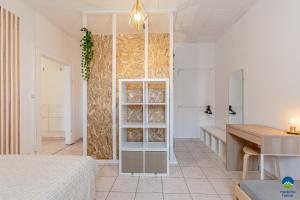 Posteľ alebo postele v izbe v ubytovaní 3 APPTS - 3 à 7 lits - Parfait 6 à 10 pers - max 29 pers - 1 immeuble - Convivialité, Rentabilité ------ ENGLISH - 3 APTS - 3 to 7 beds - Ideal for 6 to 10 guests - Up to 29 - Same building -- Cattenom