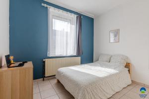 Posteľ alebo postele v izbe v ubytovaní 3 APPTS - 3 à 7 lits - Parfait 6 à 10 pers - max 29 pers - 1 immeuble - Convivialité, Rentabilité ------ ENGLISH - 3 APTS - 3 to 7 beds - Ideal for 6 to 10 guests - Up to 29 - Same building -- Cattenom