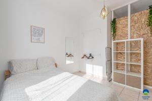 Posteľ alebo postele v izbe v ubytovaní 3 APPTS - 3 à 7 lits - Parfait 6 à 10 pers - max 29 pers - 1 immeuble - Convivialité, Rentabilité ------ ENGLISH - 3 APTS - 3 to 7 beds - Ideal for 6 to 10 guests - Up to 29 - Same building -- Cattenom