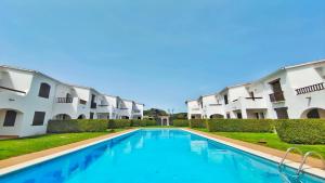 Bazén v ubytovaní VACAY Villa Carmen, desconecta y disfruta, en la Costa Brava, L'Escala! alebo v jeho blízkosti
